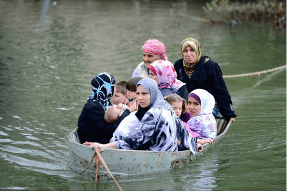 Syrian refugees crossing river to Turkey, learningstrategiesfor refugeechildren.com